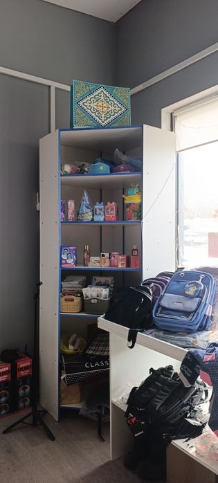 Магазинге арналған мебельдер сатылады.