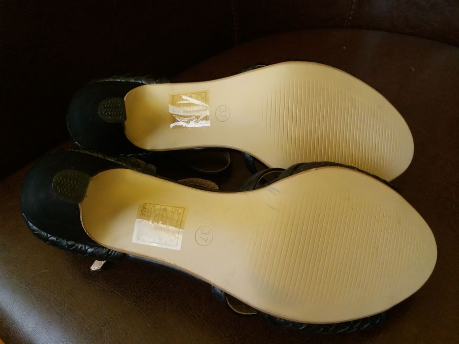 Sandale noi nr. 37
