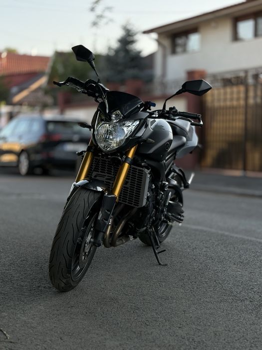 Motocicleta Yahama FZ8