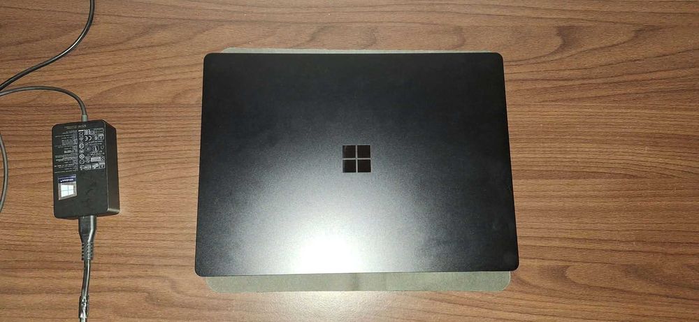 MICROSOFT Surface Laptop 3 ca nou - touchscreen 2K, i5 gen.10, 16gb ram ddr4, 256gb ssd, tastatura iluminata, carcasa aluminiu negru mat