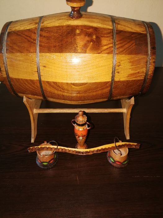 Малко буренце, дървена кутия , стара бъкличка, подносче, медни бакъри