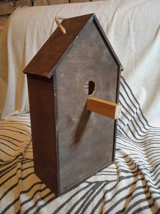 скворечник с прозрачной стеной