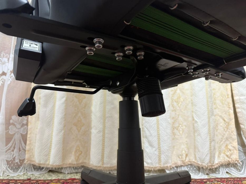 Продам игровое кресло