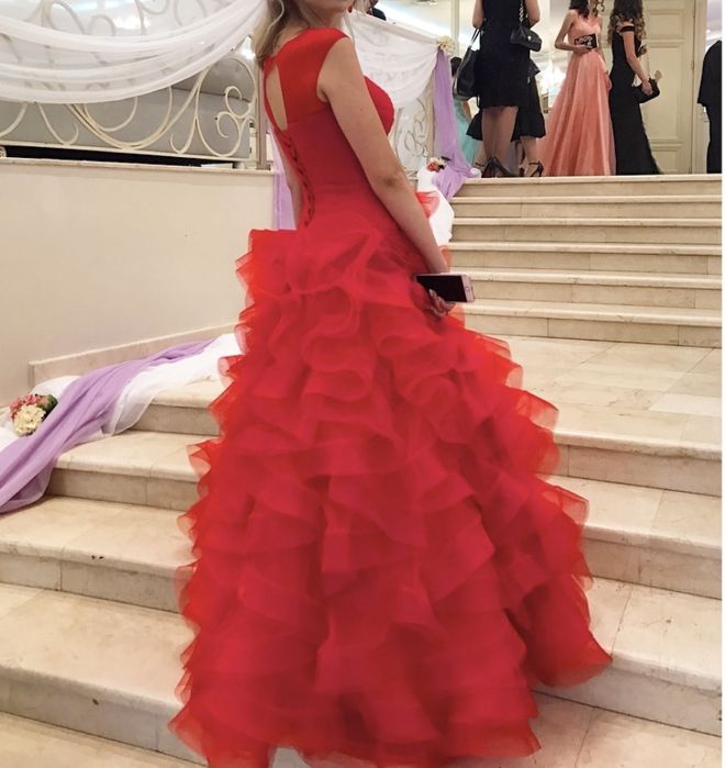 Роскошное вечернее платье