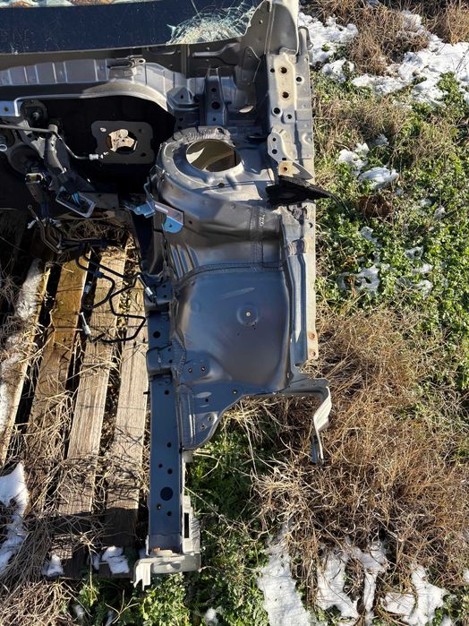 Части за Тойота Аурис 2 Toyota Auris II Ляв рог Десен рог Ляво бомбе