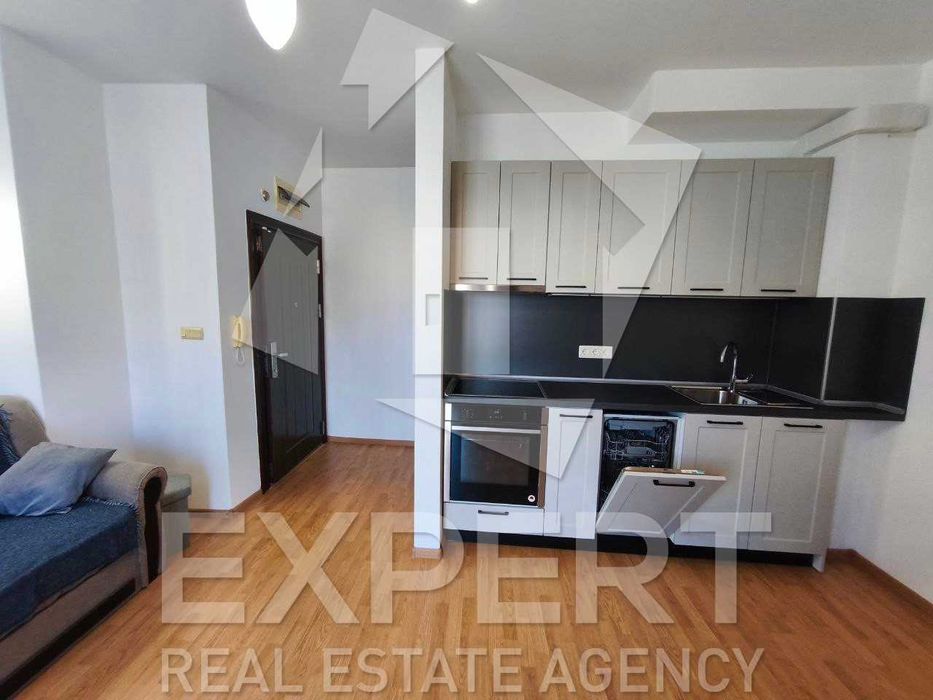 Слънчев двустаен апартамент с гараж в Бриз!