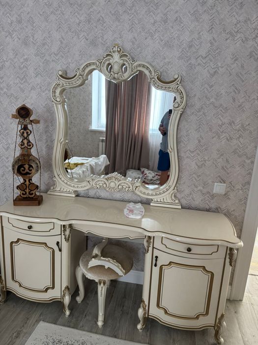 Продам спальный гарнитур