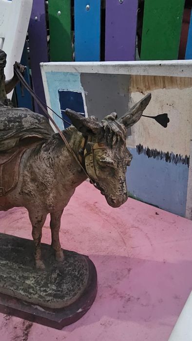 O superbă Statuietă bronz