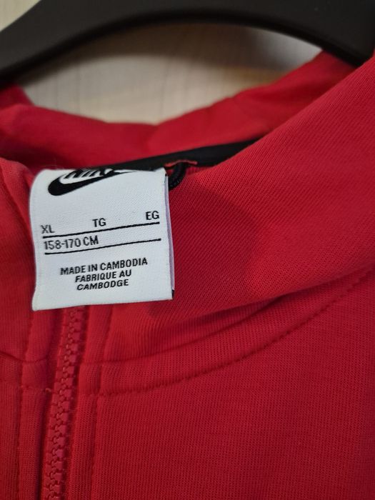 Vand Nike tech fleece rosu, XL , 158-170cm