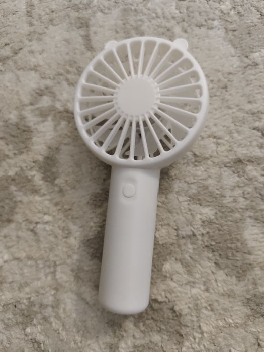 Ручной вентилятор.