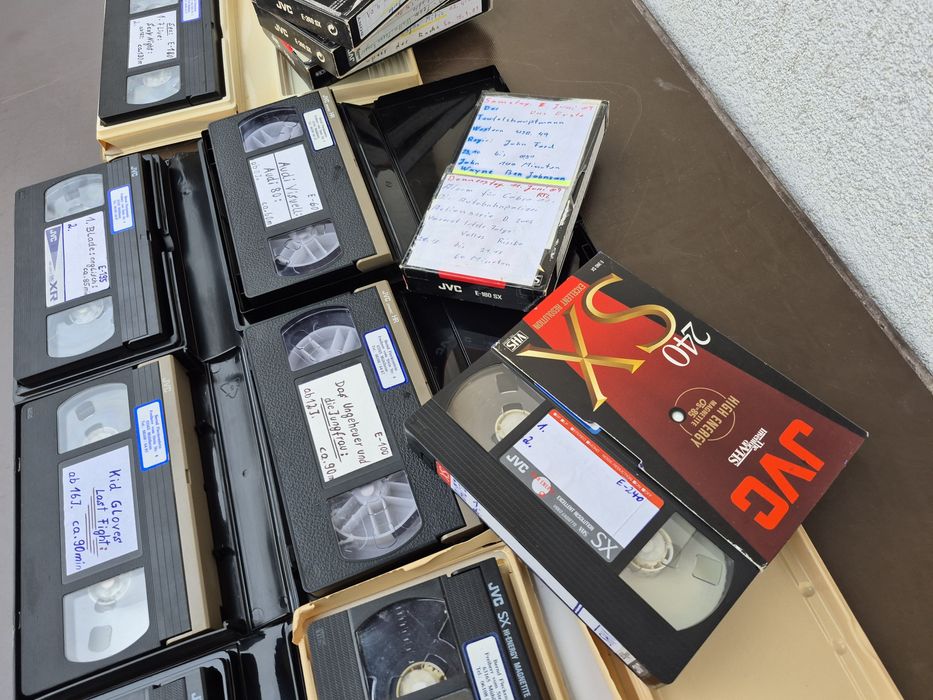 Vând 12 casete video VHS originale JVC, 90,180,240minute filme diferit