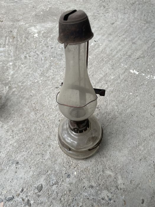 lampi vechi pe petrol