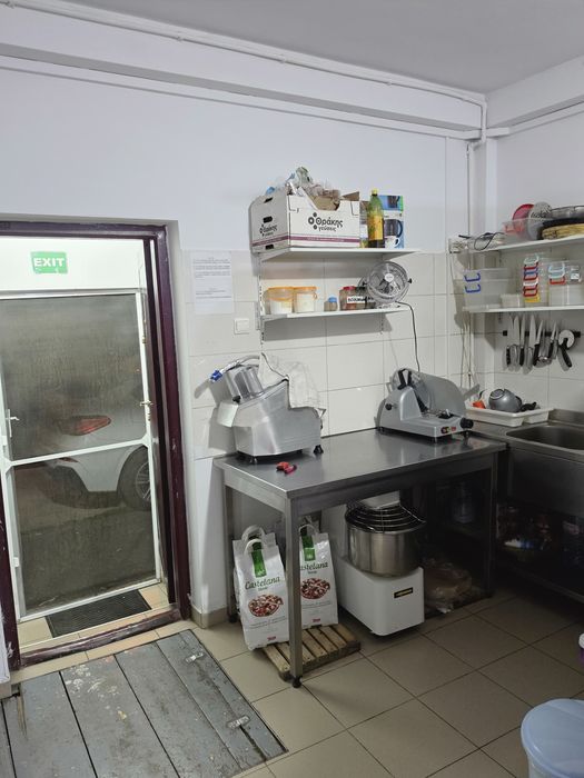 Vand  pizzerie afacere la cheie