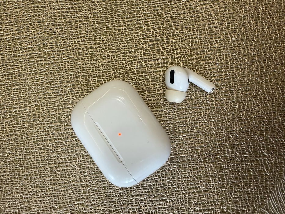 Продам правый наушник Apple Air Pods 3
