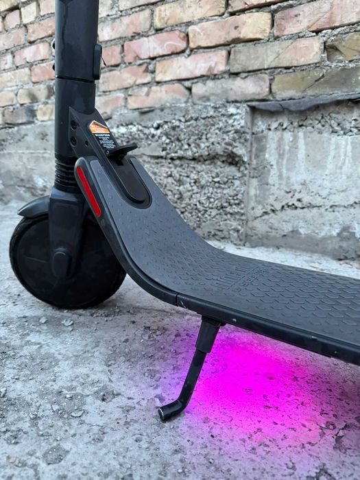 Продам самокат Ninebot Kickscooter ES2