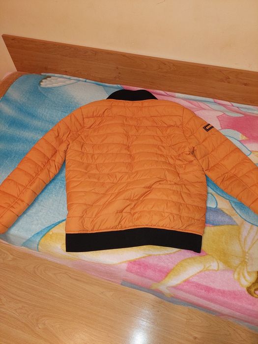 Оранжево яке бомбър