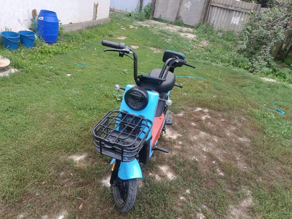 Электроскутер сатылады.