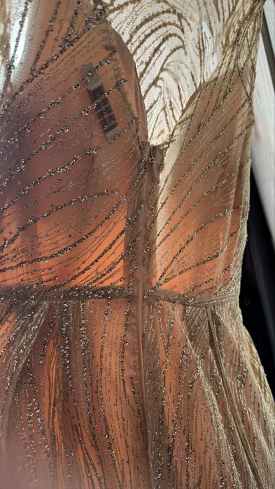 Елегантна рокля, обличана веднъж – като нова