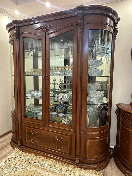 Сервант с комодом