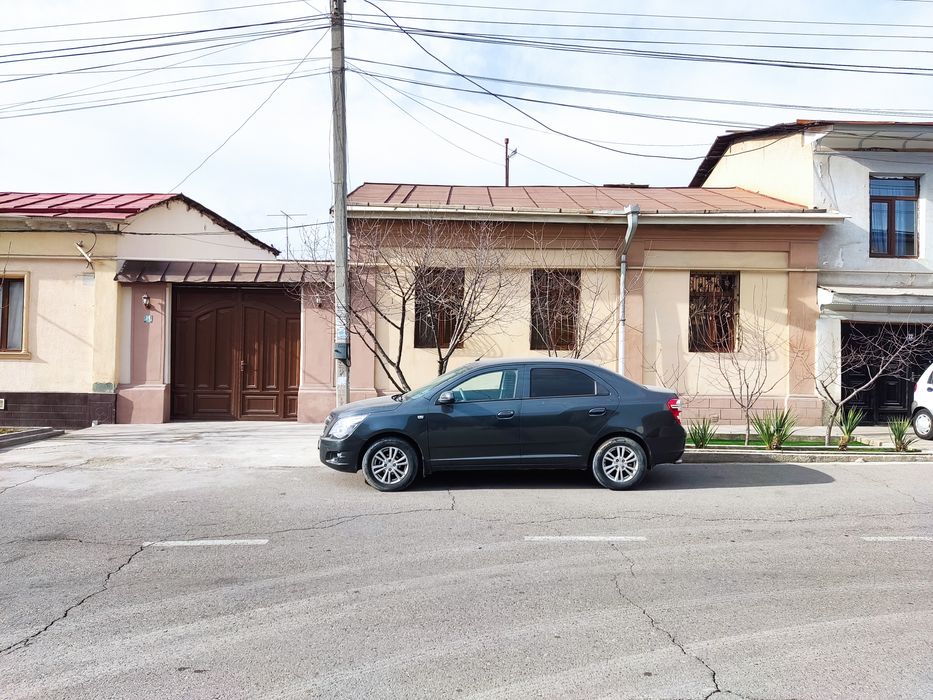 Продаётся жилой дом 4.2 сотки, фасад 15 м, ул. Бехзода