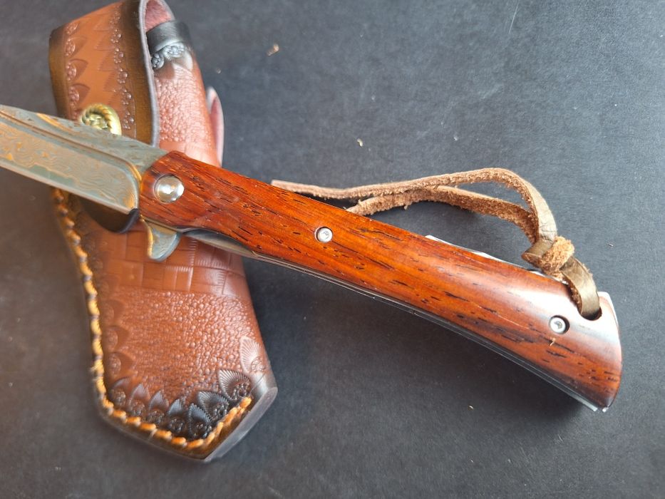 Сгъваем нож-стомана G10 с кожена кания.