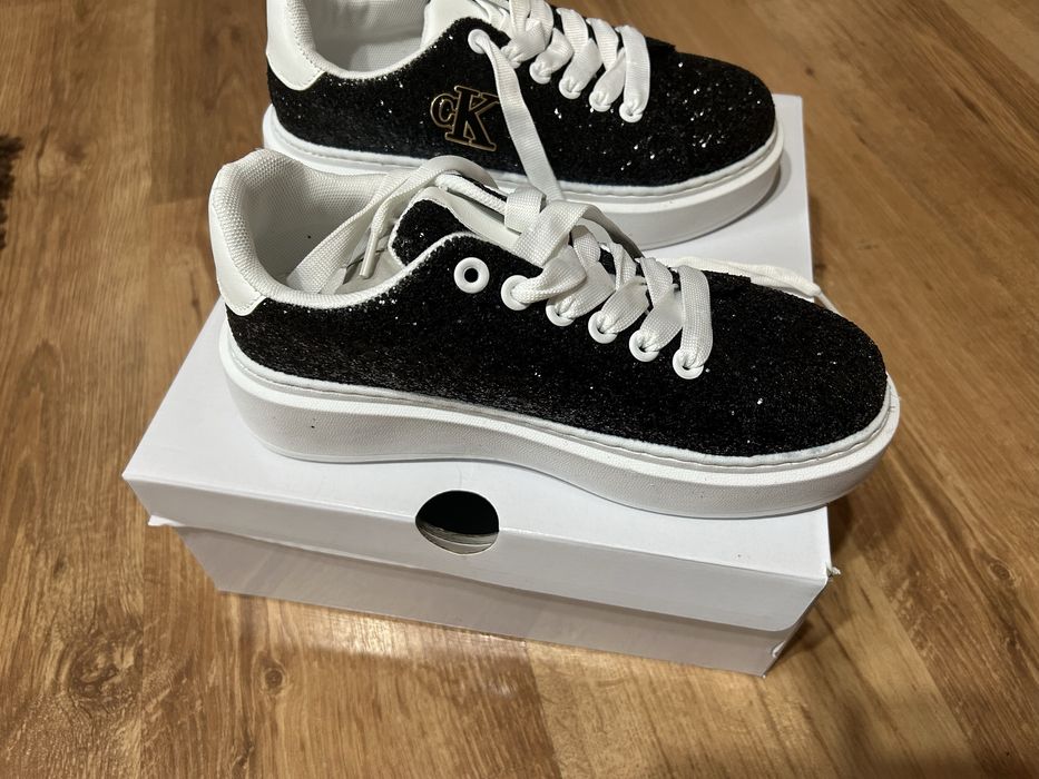 Adidasi femei ( nu din piele)