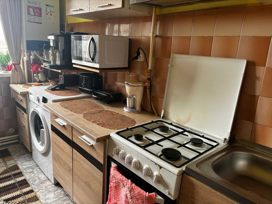 Vand apartament 3 camere decomandat,zona casa de cultura