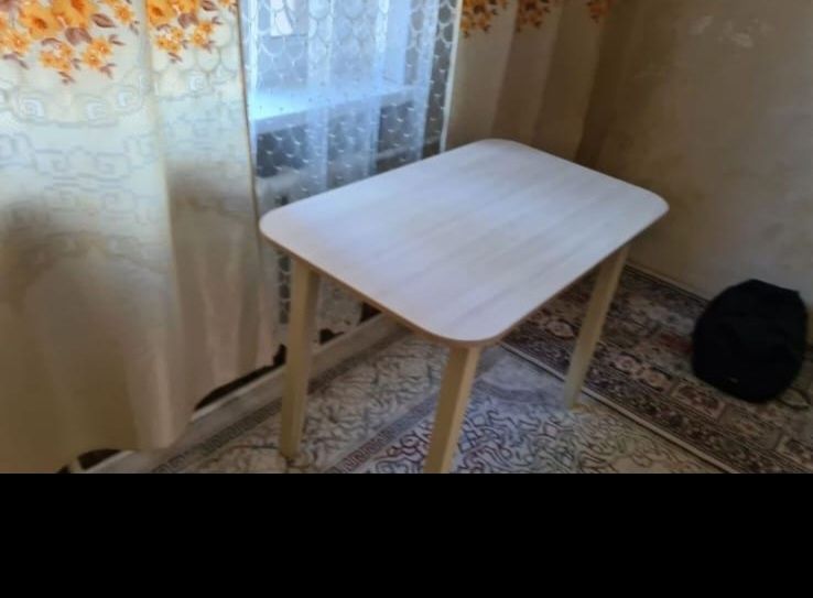 Стол в отличном состоянии фабричный