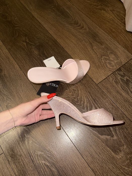 Дамски сандали с клиновиден ток и кристали