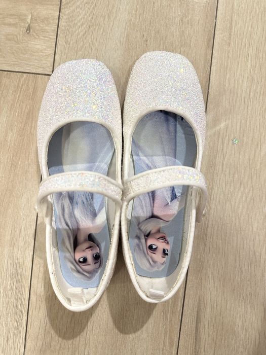 Детски обувки с Елза от HM