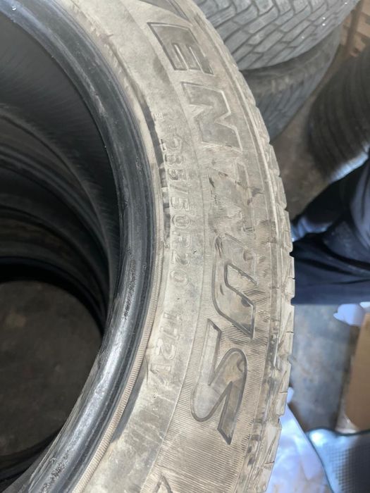 Зимный Автошины 235/50R20