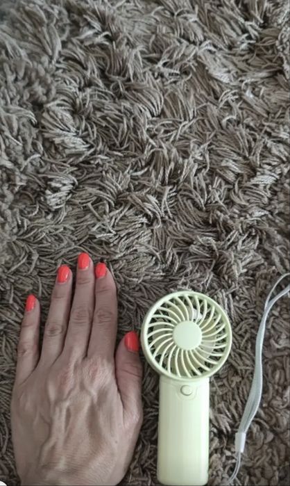 Мини преносим вентилатор на батерии