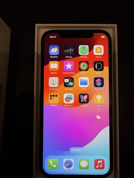 Продавам Iphone 12