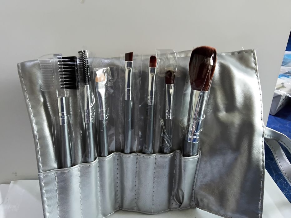 Комплект от 7 части четки и спирали за гримиране. Нови, неупотребявани