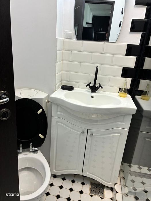 Inchiriez apartament 2 camere  Prelungirea Ghencea cu loc de parcare.