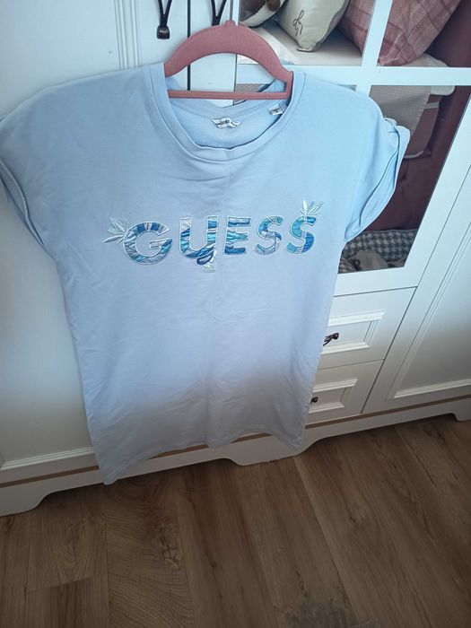 Дрехи на марката Guess