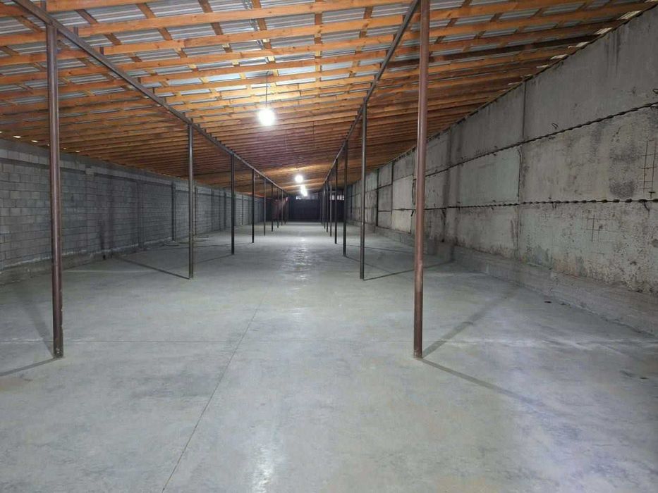 Продаётся 6 400 м² склад.