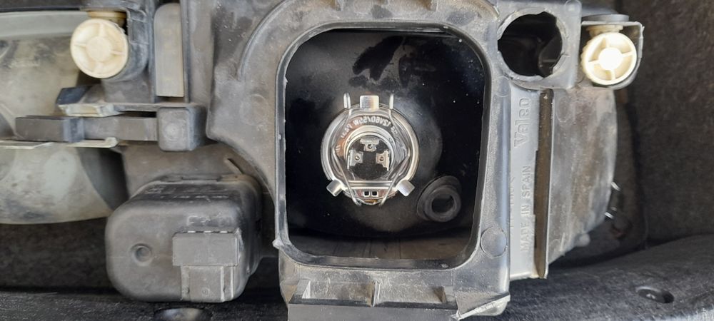 Vând faruri audi a4 b5 95