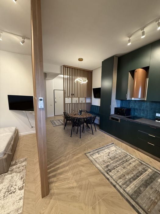 Studio prima inchiriere, parcare privata.