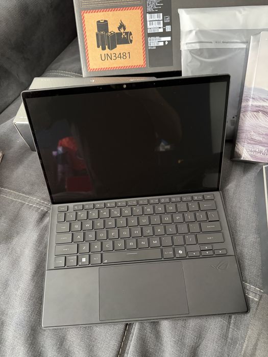 Laptop Gaming Asus ROG Flow Z13 2025 Ryzen AI MAX+ 395 13,4" 2.5k Touchscreen 180Hz  32GB DDR5 Radeon 8060S 16GB  1TB SSD 77 zile power on INT