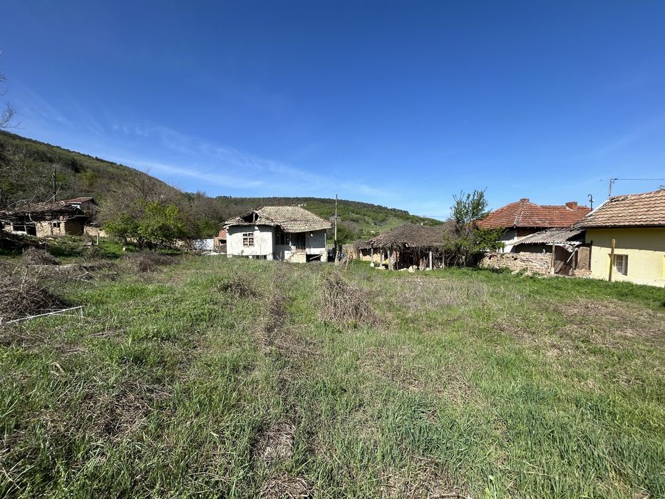 Парцел с стара къща