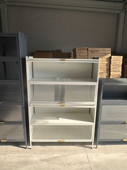 Ko‘rinadigan eshikli shkaf / Шкаф с прозрачной дверцей