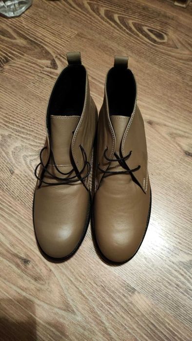 Pantofi dama din piele naturala disponibile mai multe perechi.