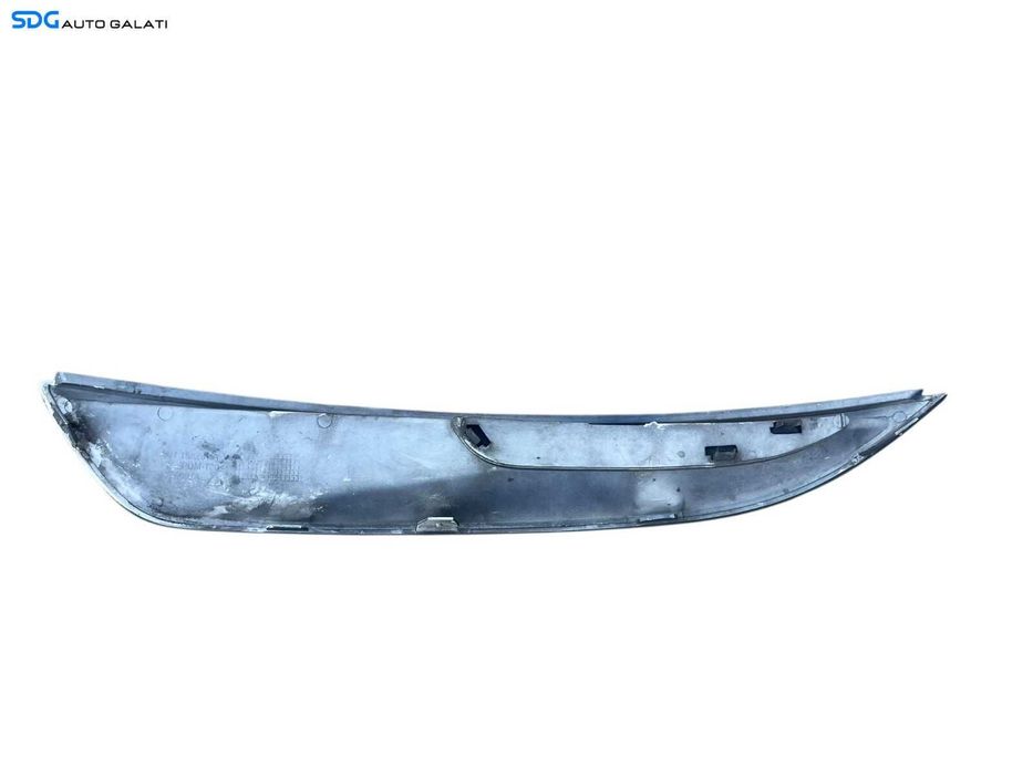 Bandou Ornament Grila Plastic Inferioara Dreapta de sub Far Spoiler Bara Fata Ford Kuga 2008 - 2013 Cod 8V41-15A281-AW 8V4115A281AW [B4626]