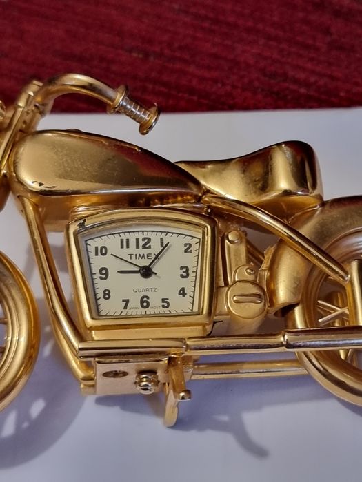 Motocicleta Harley Davidson in miniaturale cu ceas quartz