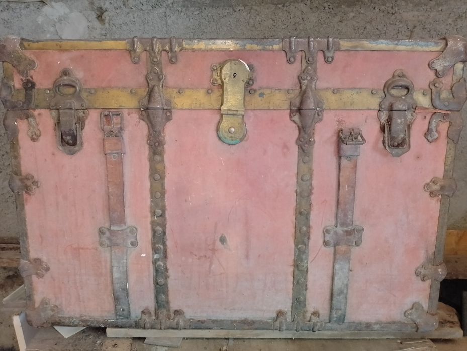 Античен куфар с оригинална заключалка Yale & Towne (САЩ)