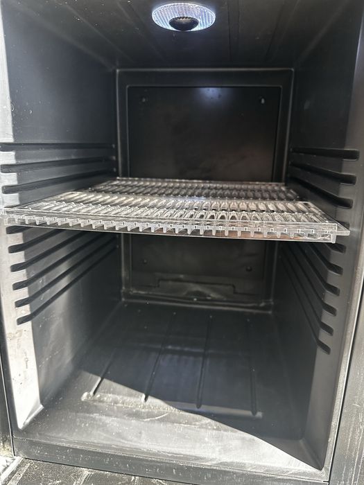 Хладилна витрина малка