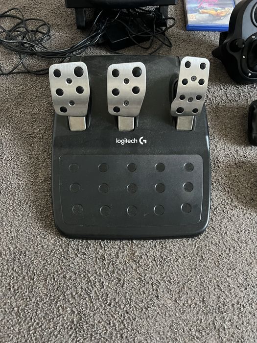 Vand ps4 slim 500gb cu volan si schimbator