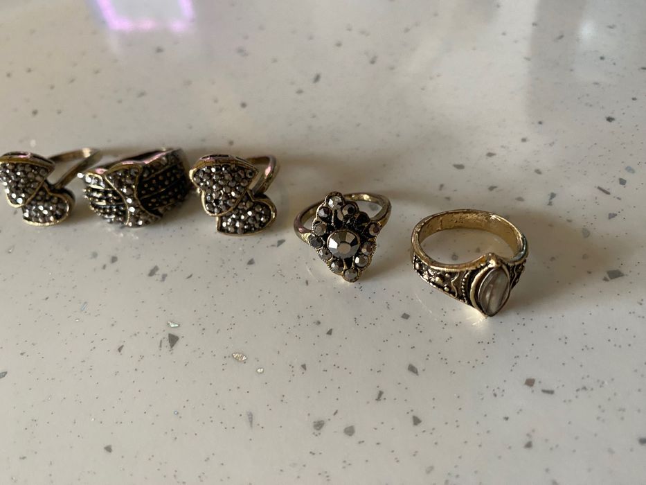 Пръстени в модерен и винтидж дизайн
