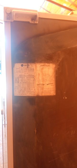 Холодильник   LG двухкамерный, производство Южная Корея, очень большой